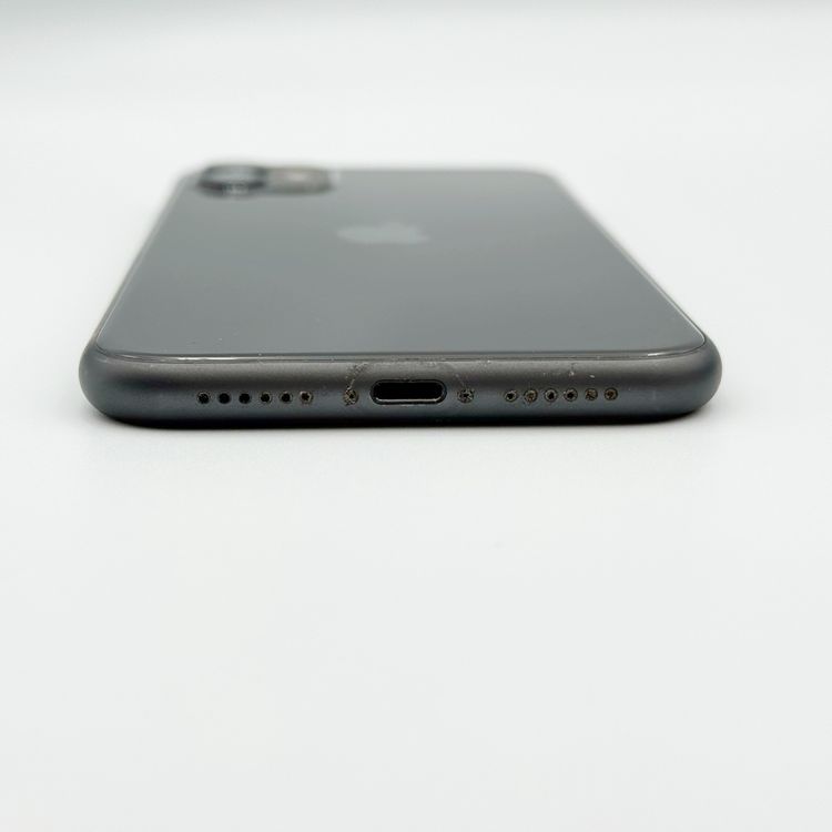 �ڥХåƥ꡼69���iPhone 11 128GB �֥�å���au