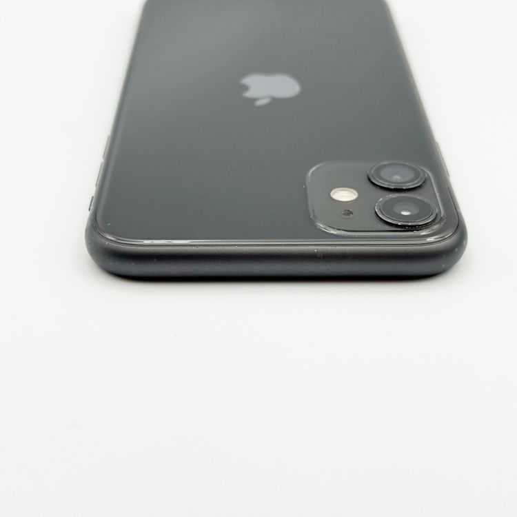 �ڥХåƥ꡼69���iPhone 11 128GB �֥�å���au