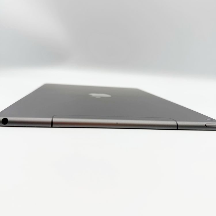 �ڥХåƥ꡼80���iPad Air ��3���� 64GB ���졼 Wi-Fi + Cellular