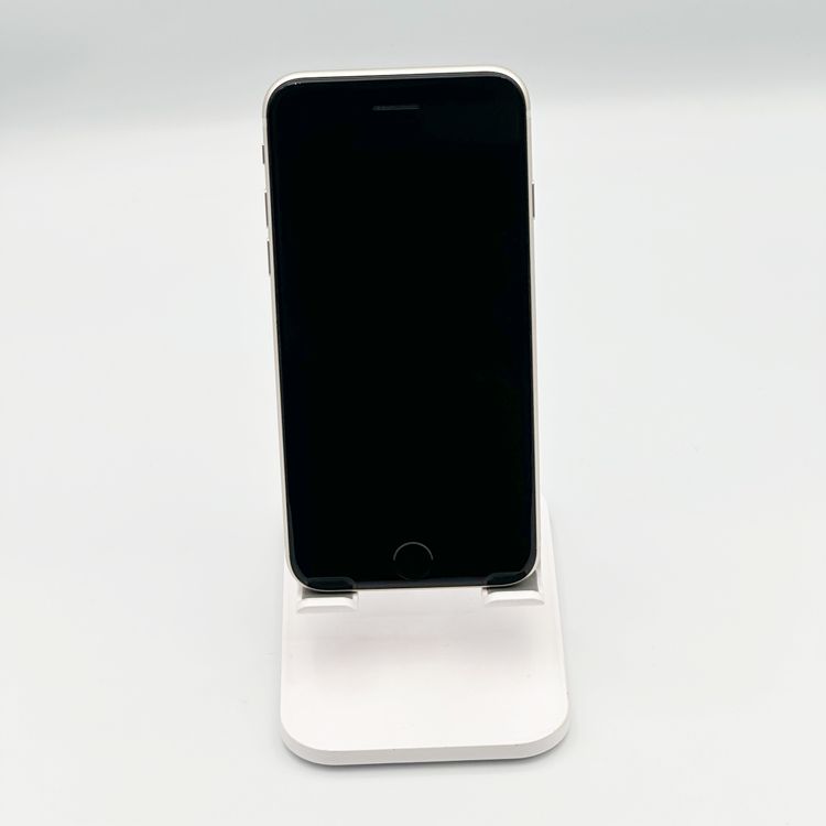 �ڥХåƥ꡼82���iPhone SE ��3���� 64GB �������饤�ȡ�au