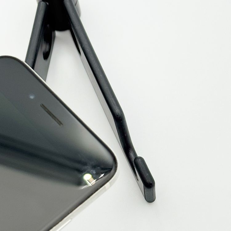 �ڥХåƥ꡼82���iPhone  SE ��2���� 64GB �ۥ磻�ȡ�SoftBank