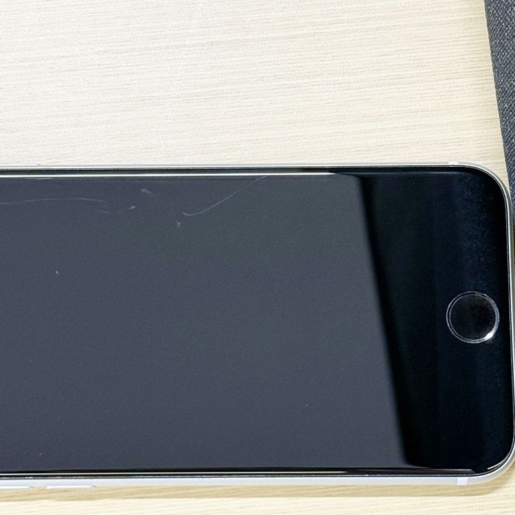 �ڥХåƥ꡼77���iPhone SE (��2����)��128GB	White��docomo