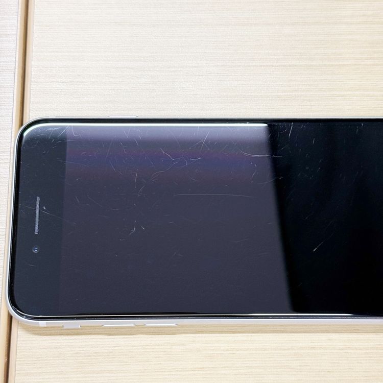 �ڥХåƥ꡼83���iPhone SE (��2����)��64GB	White��docomo