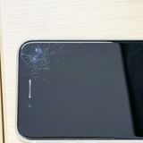 �ڥХåƥ꡼77���iPhone SE (��2����)��128GB	White��docomo