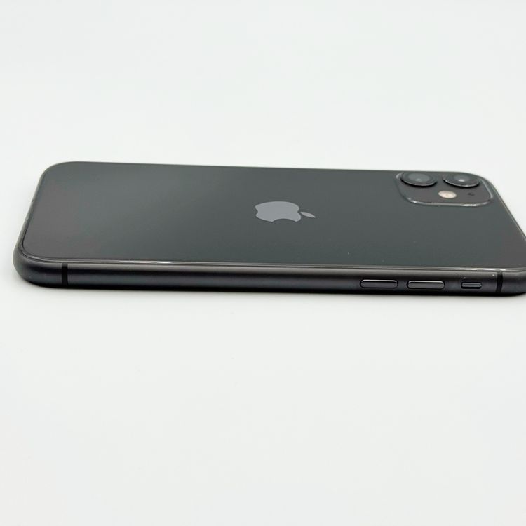 �ڥХåƥ꡼69���iPhone 11 128GB �֥�å���au