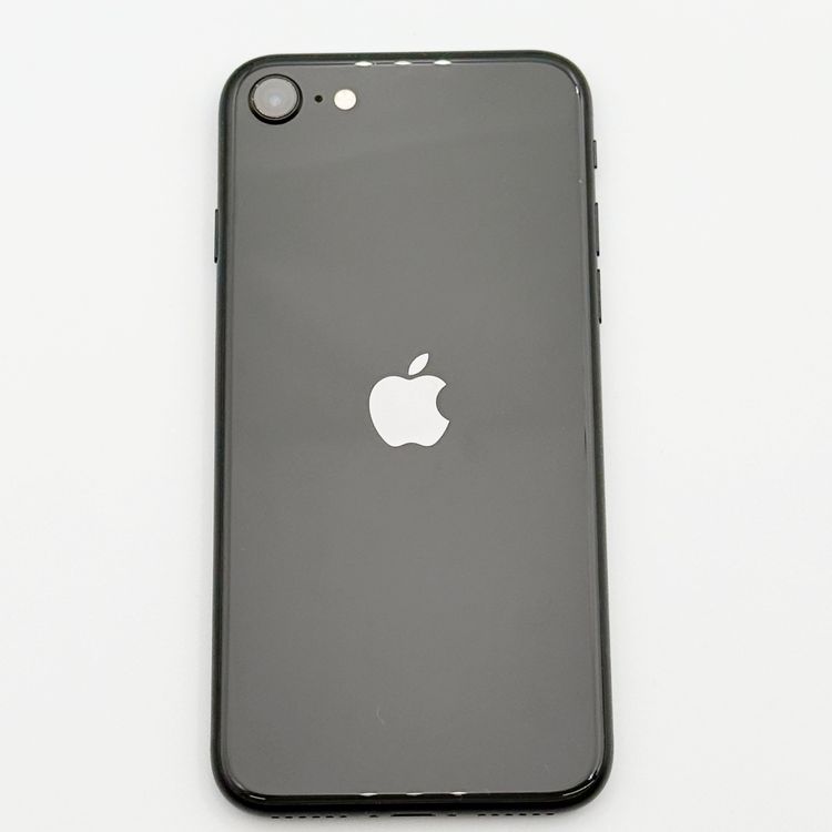 �ڥХåƥ꡼74���iPhone SE (��2����) 64GB Black au