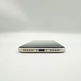 �ڥХåƥ꡼82���iPhone SE ��3���� 64GB �������饤�ȡ�au