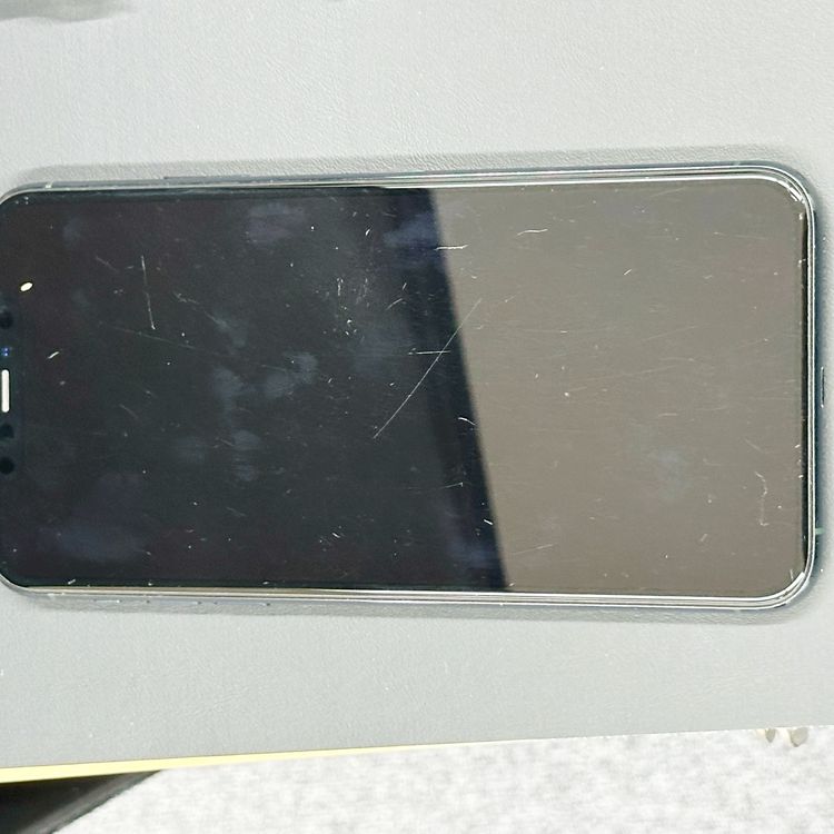 �ڥХåƥ꡼73���iPhone 11 Pro Max 256GB au