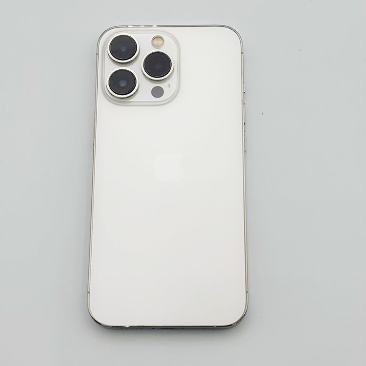 �ڥХåƥ꡼76���iPhone 13 Pro 256GB au Silver