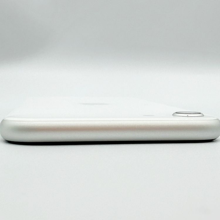 �ڥХåƥ꡼90���iPhone SE ��2���� 128GB �ۥ磻��