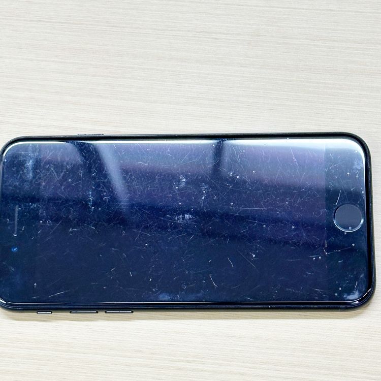 �ڥХåƥ꡼86���iPhone SE (��3����) 64GB SoftBank