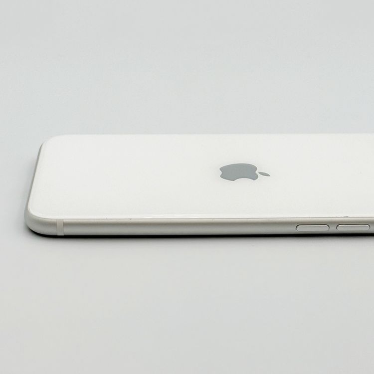 �ڥХåƥ꡼84���iPhone SE (��2����) 64GB White docomo