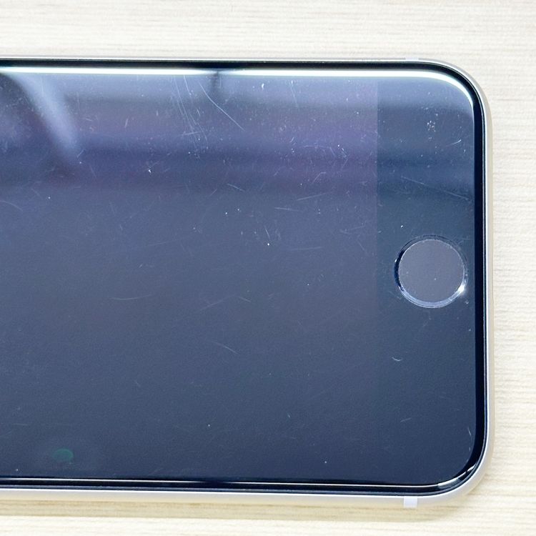 �ڥХåƥ꡼95���iPhone SE (��3����) 64GB SoftBank
