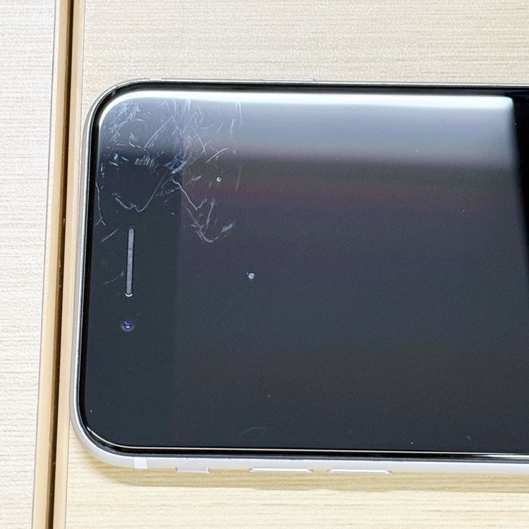 �ڥХåƥ꡼84���iPhone SE (��2����) 64GB White docomo