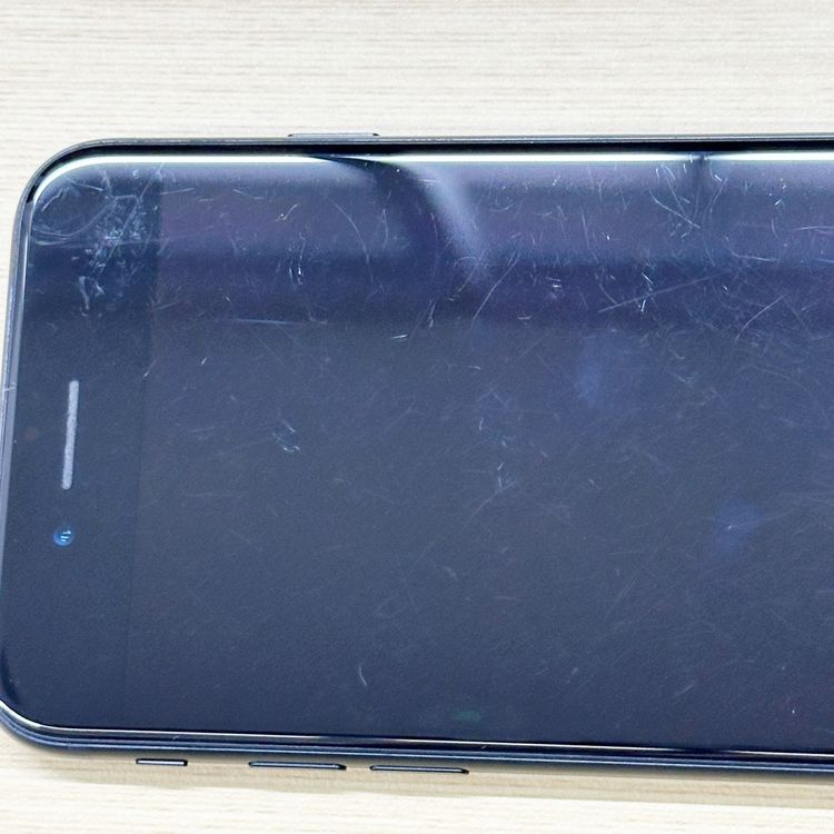 �ڥХåƥ꡼88���iPhone SE (��3����) 64GB SoftBank
