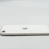 �ڥХåƥ꡼82���iPhone SE (��2����) 64GB White docomo