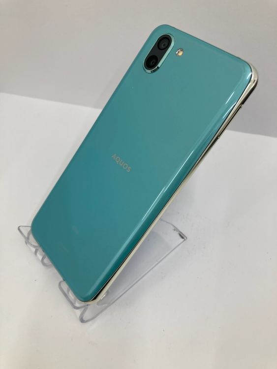 AQUOS��R2