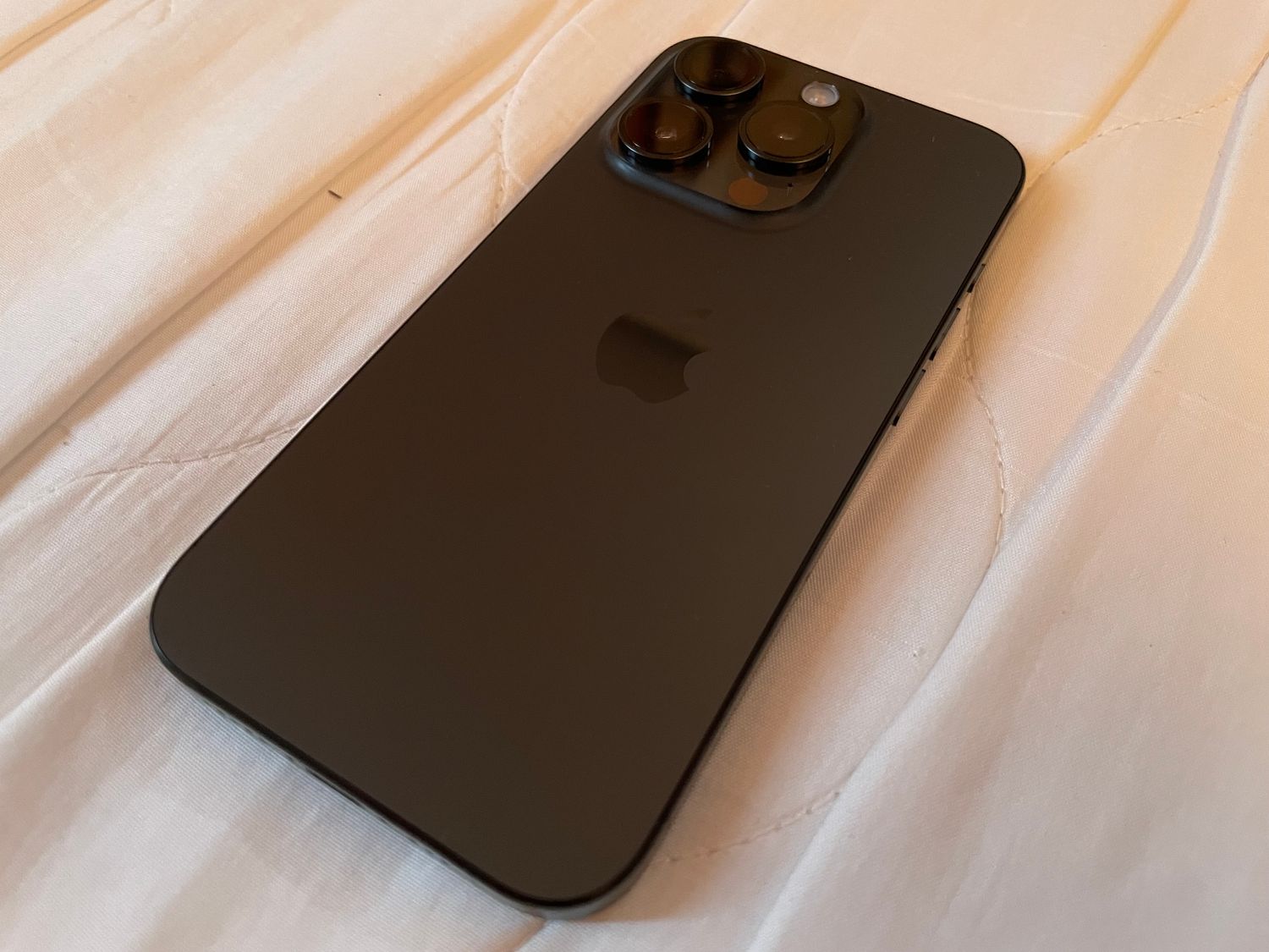 iPhone 15 Pro ブラック 128 GB バッテリー100% Amazon.com: Apple iPhone 15 Pro, 128GB, Black Titanium - Cricket