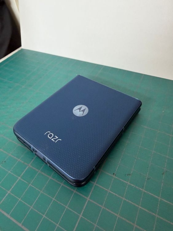 �ڶ����ʡ� Motorola razr60s 256GB SIM�ե꡼