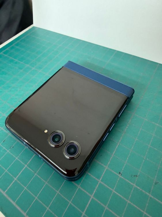 �ڶ����ʡ� Motorola razr60s 256GB SIM�ե꡼