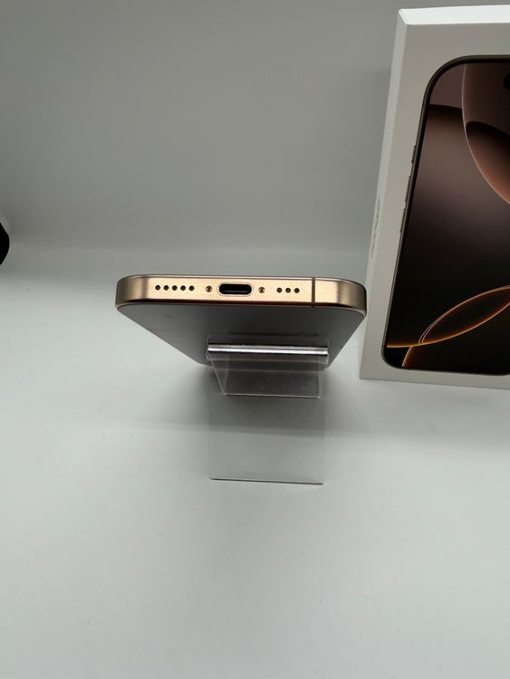 �ڶ����ʡ�iPhone16Pro x256GB �ʥ���������˥��� ������SIM�ե꡼ ��°�ʴ���