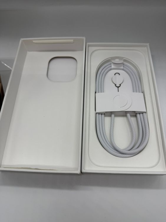 �ڶ����ʡ�iPhone16Pro x256GB �ʥ���������˥��� ������SIM�ե꡼ ��°�ʴ���