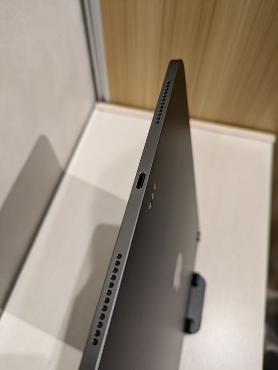 �ڽ���Ź���ݺѡ�iPad Air ��5���� Wi-Fi��ǥ� 64GB ���ڡ������졼