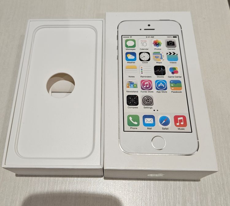 ڽŹѡiPhone 5s 64GB С docomo KDDI