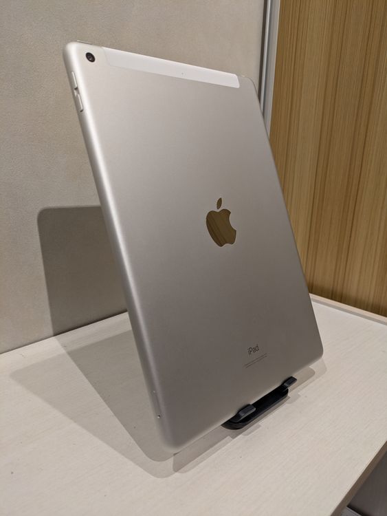 �ڽ���Ź���ݺѡ�iPad ��8���� Wi-Fi+cellular��ǥ� 32GB ���졼 A���