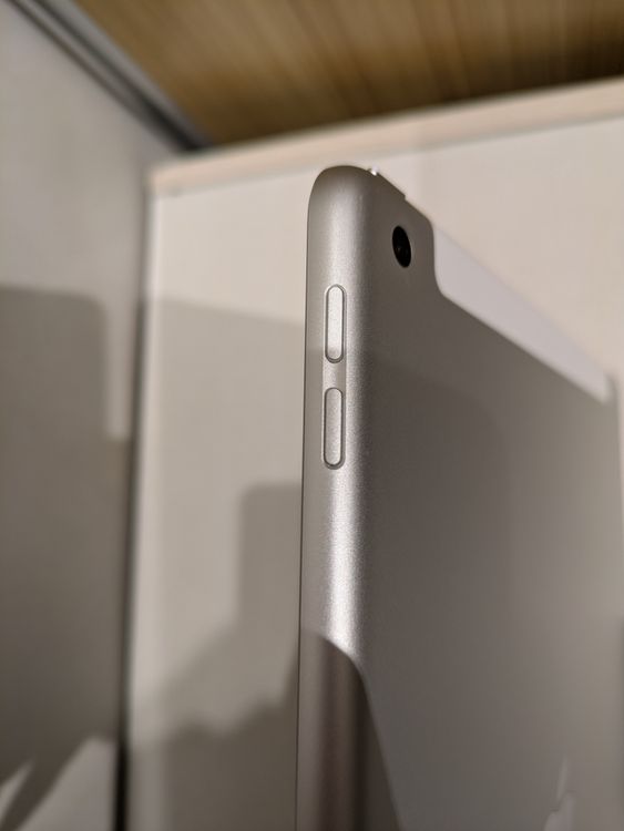 �ڽ���Ź���ݺѡ�iPad ��8���� Wi-Fi+cellular��ǥ� 32GB ���졼 A���