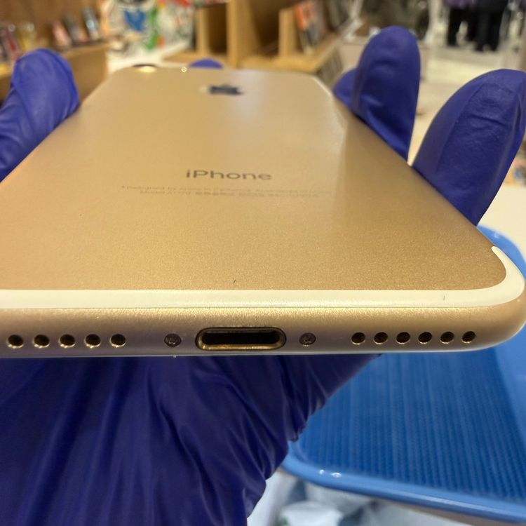 �ڽ���Ź�����ѡ�iPhone7 128GB ������� SIM���å������