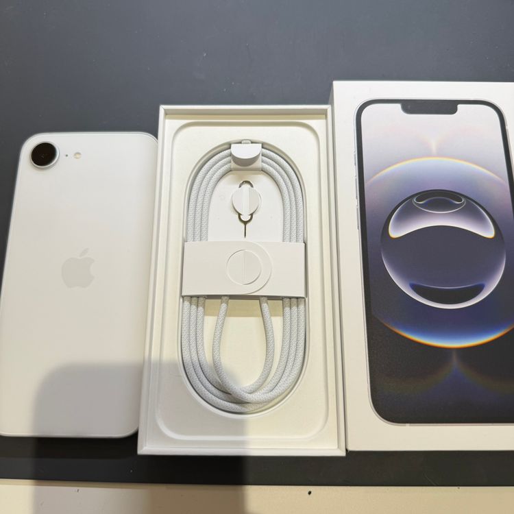�ڽ���Ź���ݺѡ�iPhone16e 128GB �ۥ磻�� SIM�ե꡼