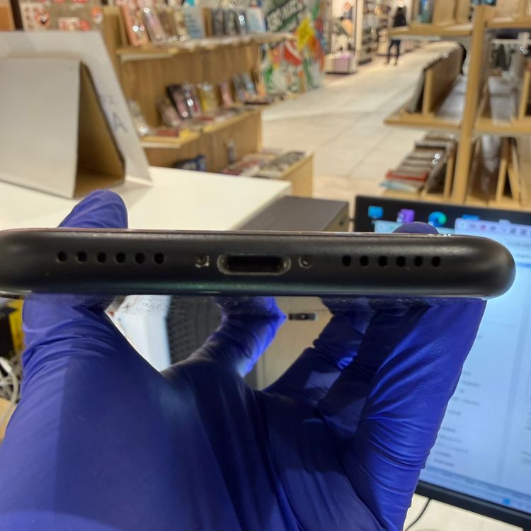 �ڽ���Ź���ݺѡ�iPhoneXR 64GB �֥�å� SIM���å��ʤ� �Хåƥ꡼82��