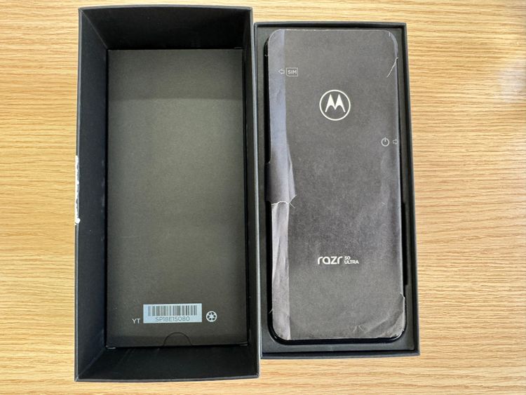 �������Ѥߡ�����̤���ѡ�motorola razr 50 ULTRA ���� SoftBank��