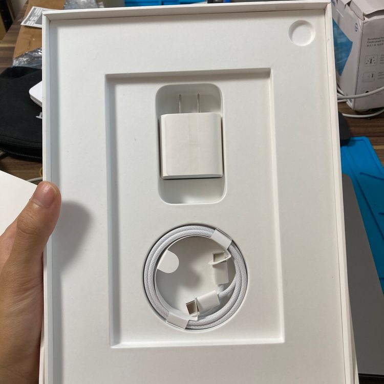 iPad第10世代Wifi+Cellular シルバー 64GB