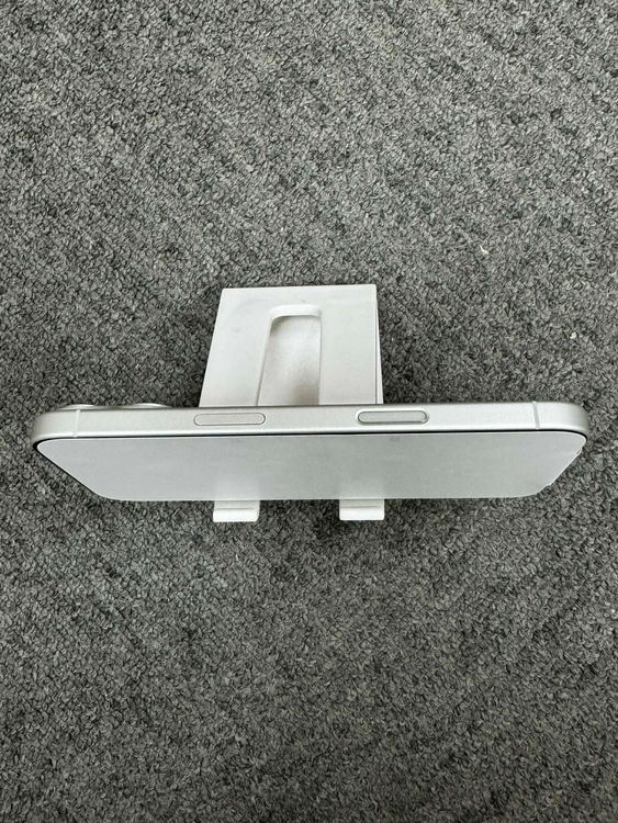 ���� Ʊ�͡�iPhone 16 White 128GB�����̥����롦03/24��03/31