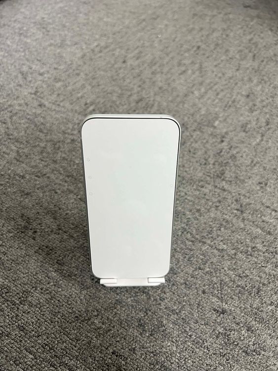 ���� ���� iPhone 16e �ۥ磻�� 128GB