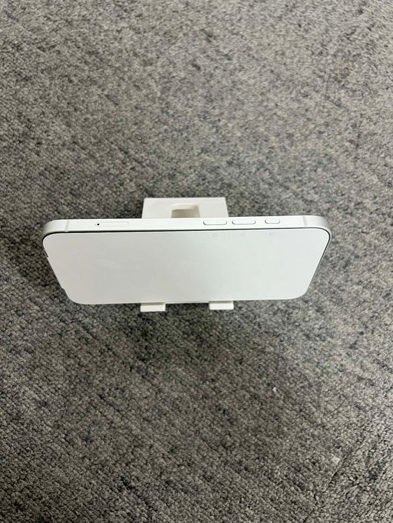 ���� ���� iPhone 16e �ۥ磻�� 128GB