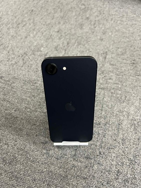 ���� ���� iPhone 16e �֥�å� 128GB