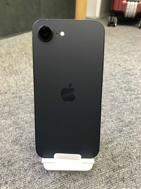   iPhone 16e ֥å 256GB