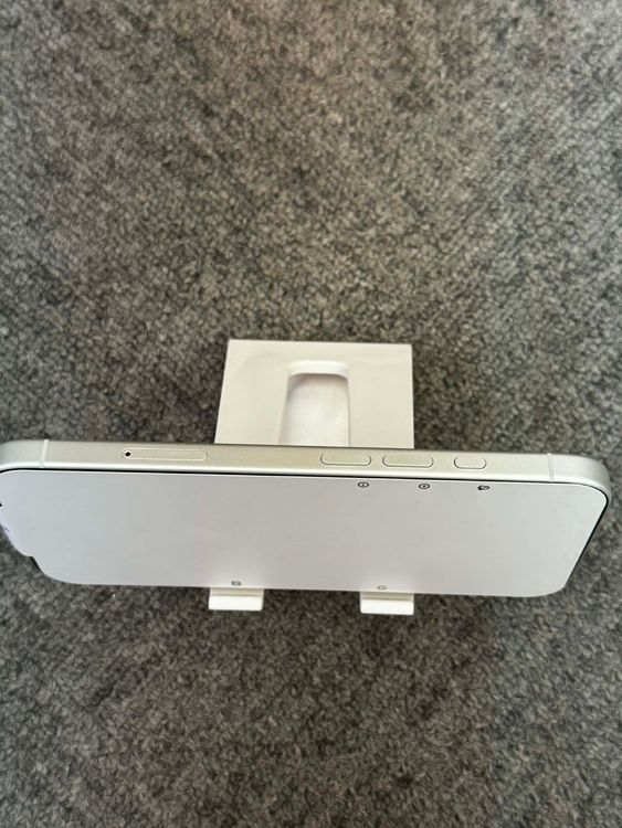 ���� Ʊ�͡�iPhone 16 White 256GB�����̥����롦03/03��03/15