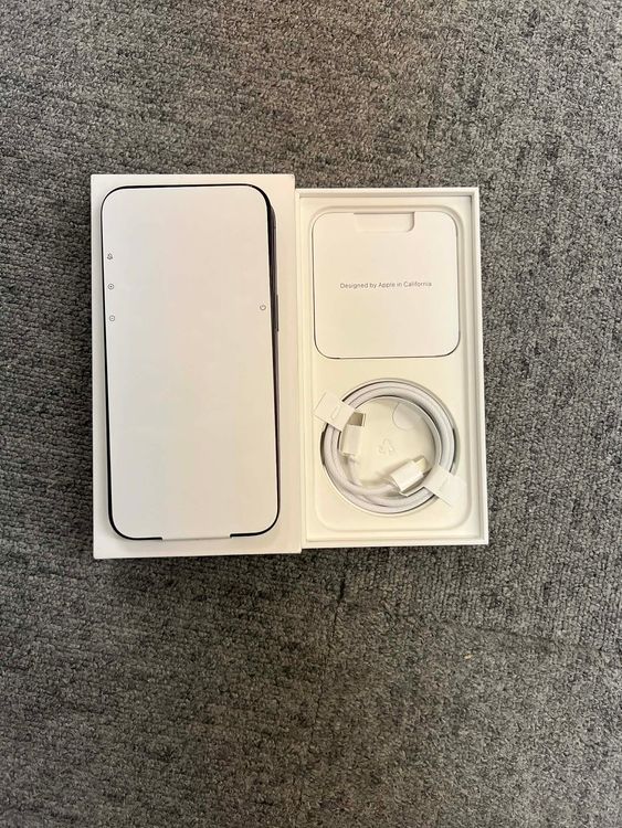 ���ʡ�̤���� iPhone 15 Pro Max  �֥�å������˥���  256GB