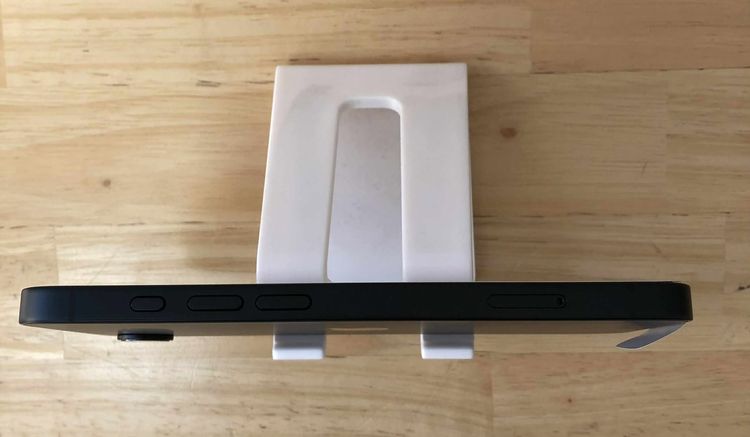   iPhone 16e ֥å 256GB