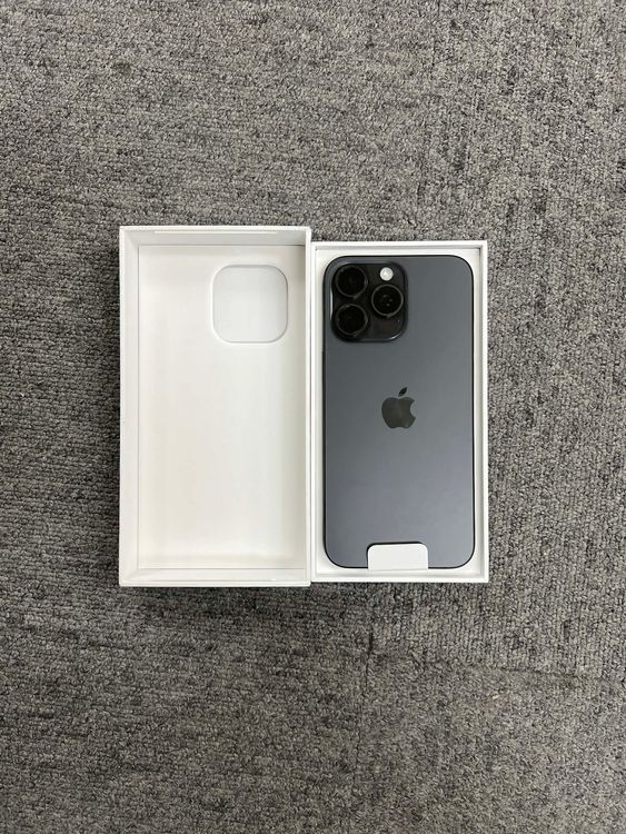 ���ʡ�̤���� iPhone 15 Pro Max  �֥�å������˥���  256GB