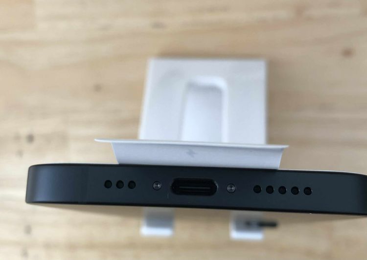   iPhone 16e ֥å 256GB