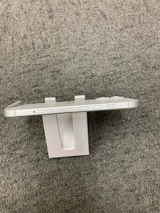 ���� Ʊ�͡�iPhone 16 �ۥ磻�� 128GB