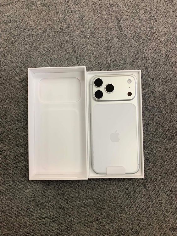 ����̤���� iPhone 17 Pro Max 256GB Silver