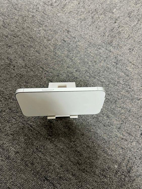 ���� ���� iPhone 16e �ۥ磻�� 128GB