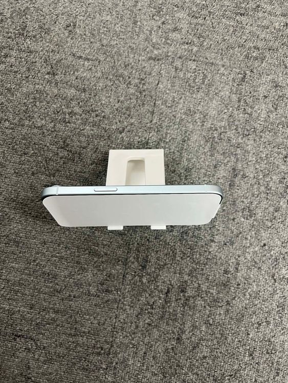 ���� Ʊ�� iPhone 15 �֥롼 128GB