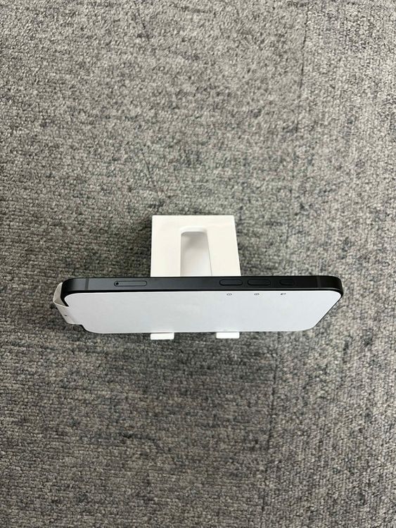 ����Ʊ�� iPhone 16e �֥�å� 128GB